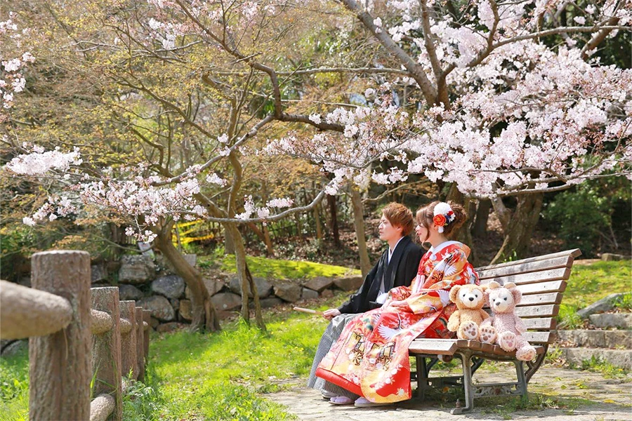 ウェディングフォト春の公園桜ロケ写真05